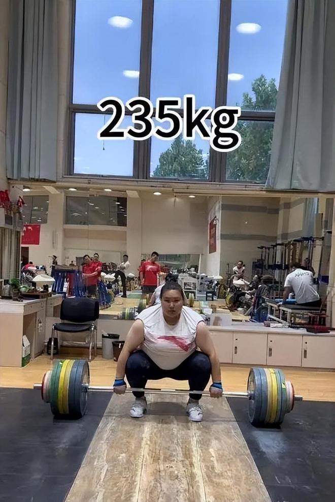 中国举重女冠军视频_中国举重女运动员冠军_举重女冠军身高