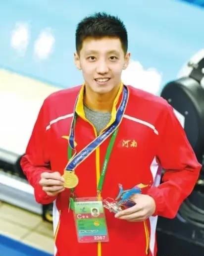 水库游泳男子溺亡_男子70米水库游泳冠军_小伙水库游泳