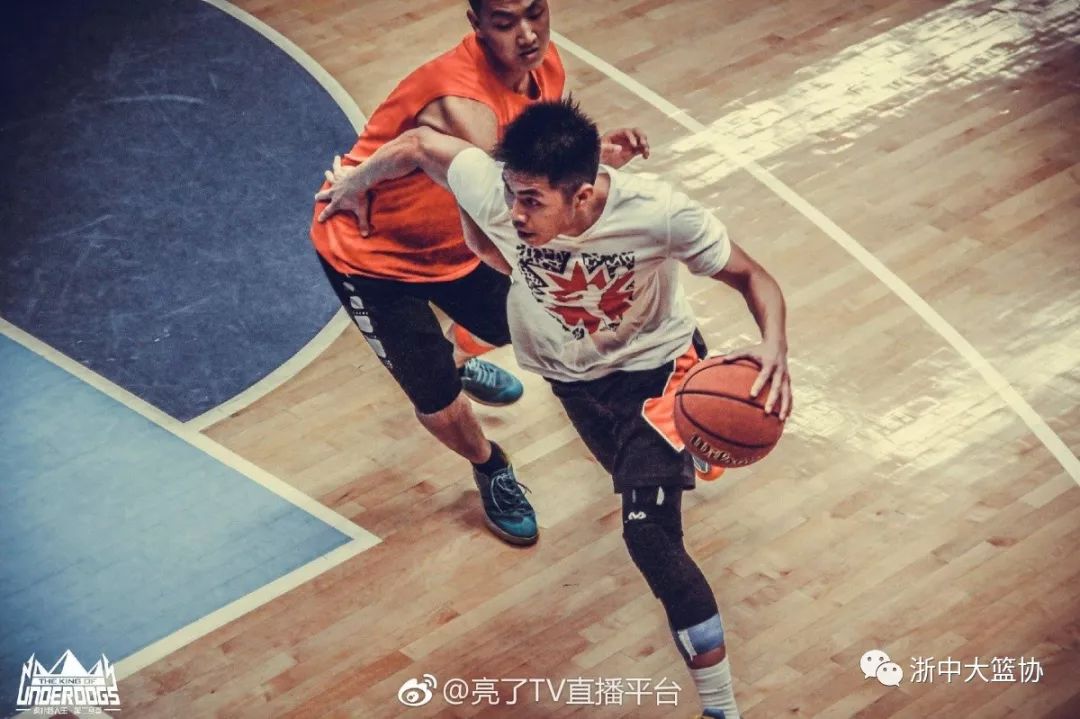 篮球中线是什么意思_篮球中线发球规则_篮球规则中线开球算犯规吗