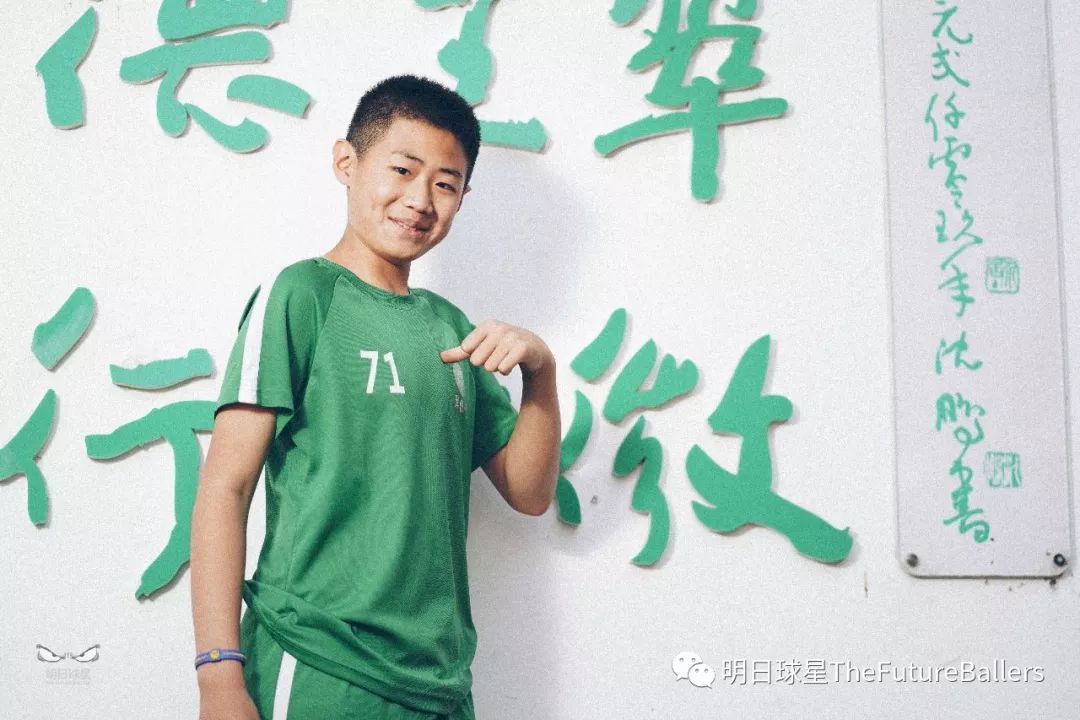 篮球冠军奖杯叫什么_校园篮球赛奖杯_美国小学生篮球比赛冠军奖杯