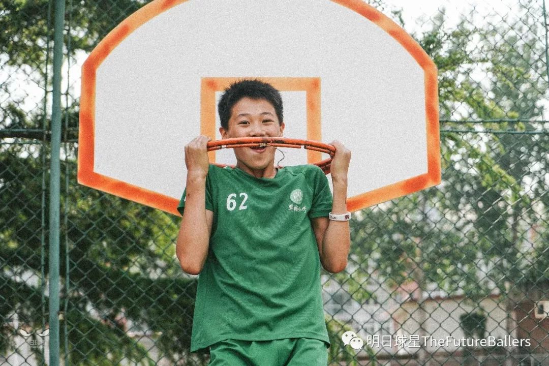 校园篮球赛奖杯_美国小学生篮球比赛冠军奖杯_篮球冠军奖杯叫什么
