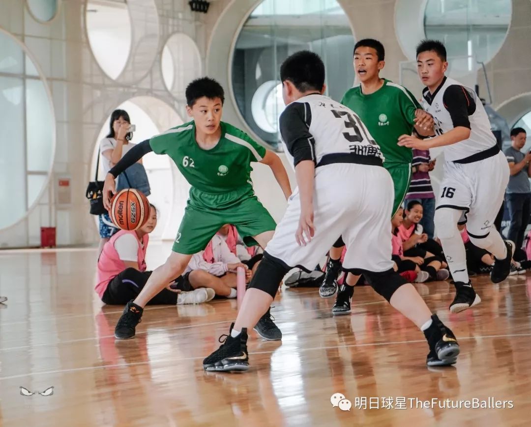 校园篮球赛奖杯_篮球冠军奖杯叫什么_美国小学生篮球比赛冠军奖杯