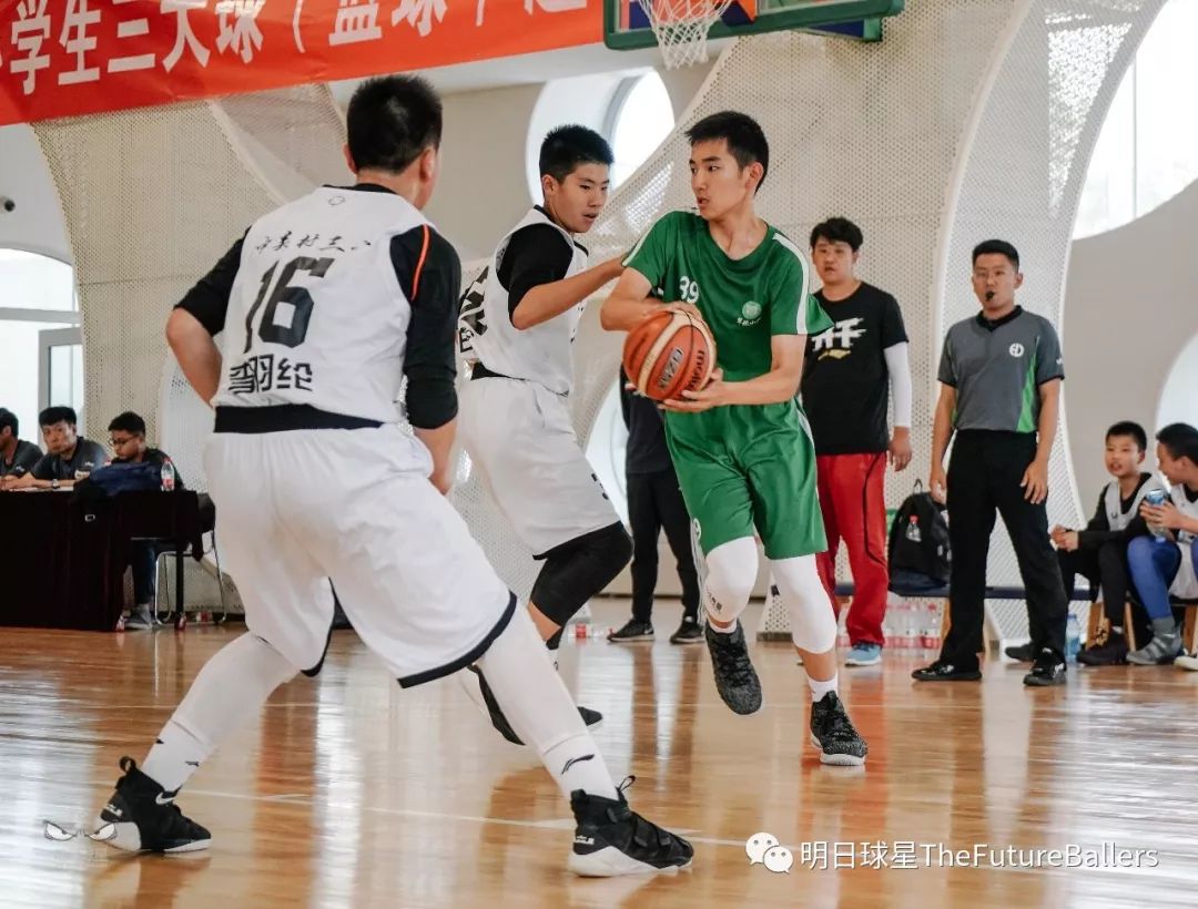 美国小学生篮球比赛冠军奖杯_篮球冠军奖杯叫什么_校园篮球赛奖杯