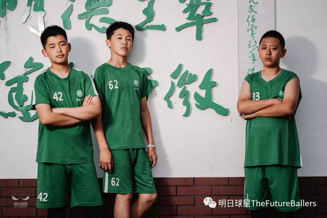 篮球冠军奖杯叫什么_校园篮球赛奖杯_美国小学生篮球比赛冠军奖杯