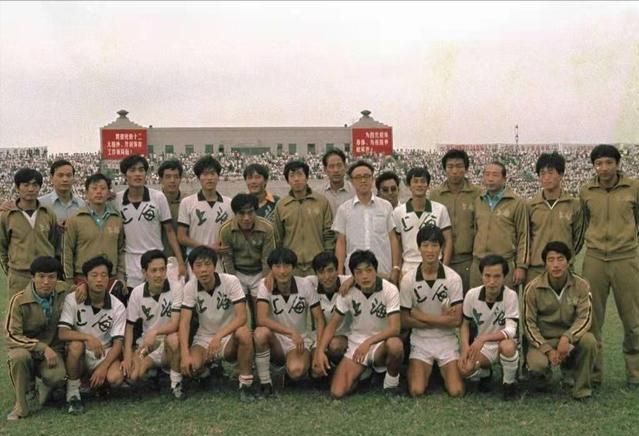 名单足球最佳历史人物是谁_足球历史最佳26人名单_官方评选足球历史最佳11人