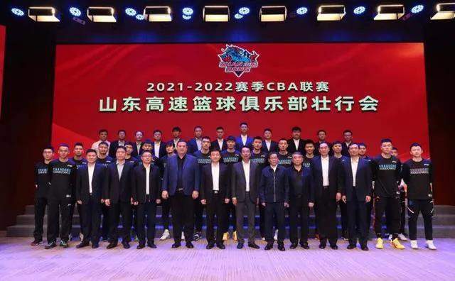 篮球运动员冠军_篮球冠军照片_中国小篮球总冠军名单图片