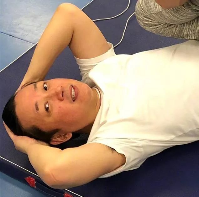男明星健身_健身废了的男明星_健身的明星