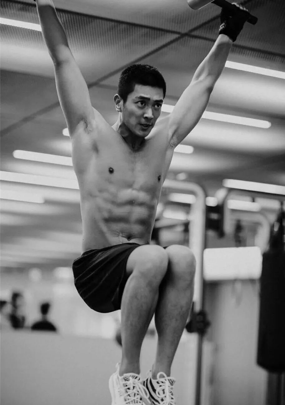 男明星健身_健身废了的男明星_健身的明星