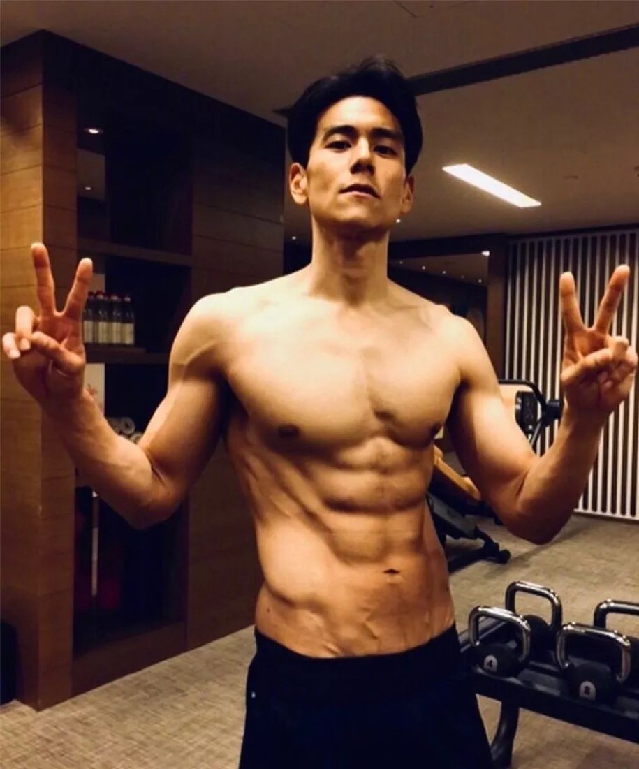 健身的明星_健身废了的男明星_男明星健身