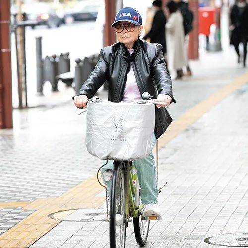 健身房教练曝光_日本健身房运动教练_健身房教练教学视频