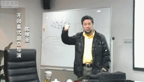 举重冠军手拿亡妻照片letting go_举重选手为了亡妻而战_举重亡妻