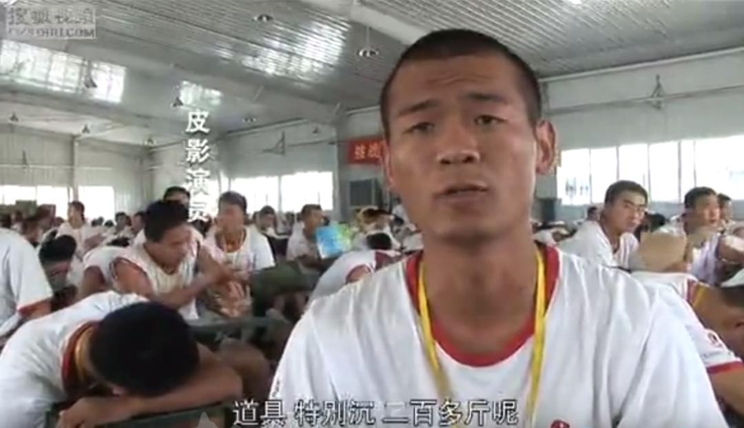 举重选手为了亡妻而战_举重亡妻_举重冠军手拿亡妻照片letting go