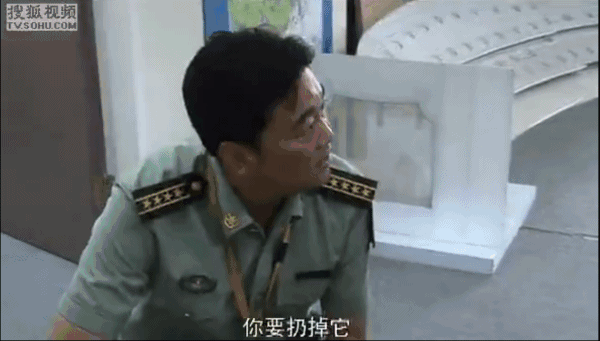 举重选手为了亡妻而战_举重冠军手拿亡妻照片letting go_举重亡妻