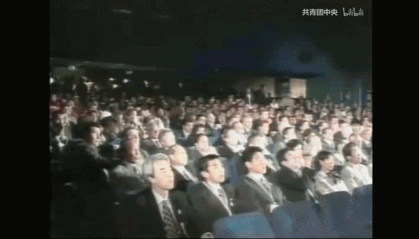 举重冠军手拿亡妻照片letting go_举重选手为了亡妻而战_举重亡妻