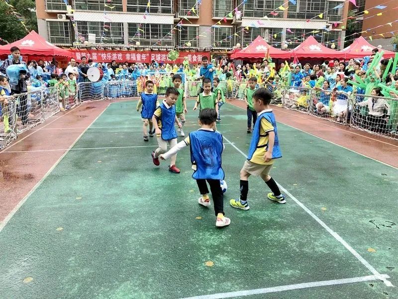 足球运球接力赛_踢球接力赛教案_踢足球障碍接力赛规则