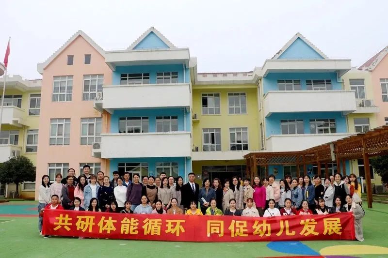 足球运球接力赛_踢足球障碍接力赛规则_踢球接力赛教案