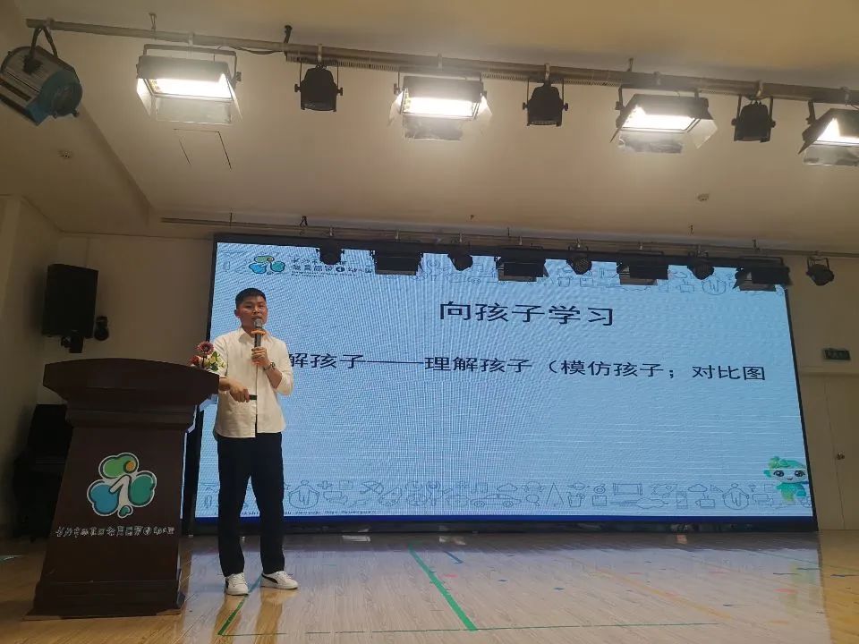 足球运球接力赛_踢球接力赛教案_踢足球障碍接力赛规则